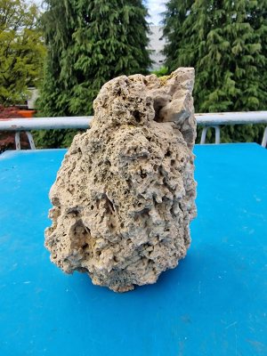 Travertin oder Tuff (vulkanisch)